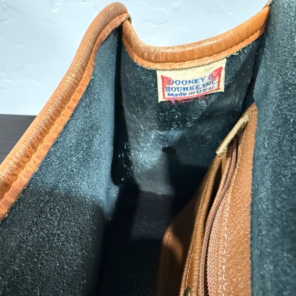 Vintage Dooney Bourke All Weathered Leather Essex Black Pebbled Crossbody Purse - Picture 10 of 15